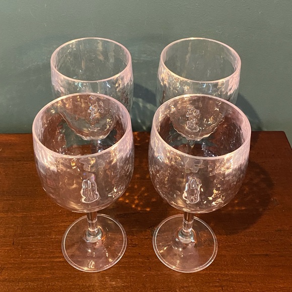 Set of 4 Large heavy duty plastic wine glasses / goblets - Picture 1 of 3